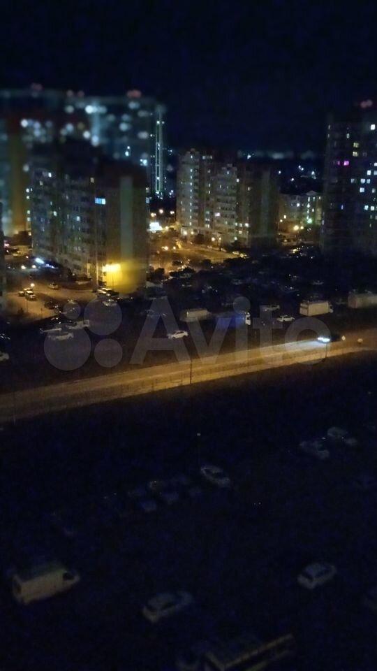 дверь на кухню. открыли дверь и в кухню паром. зазимки стих. стихотворение пастернака зазимки. кофемашина в шкафу.